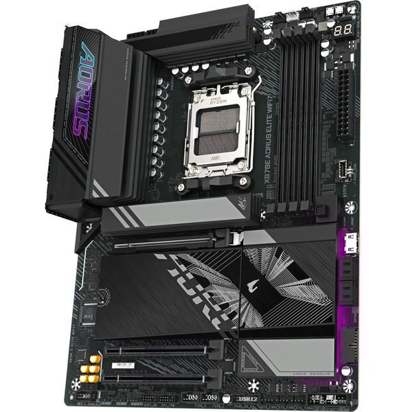 Foto 4 van GIGABYTE X870E AORUS ELITE WIFI7 socket AM5 moederbord